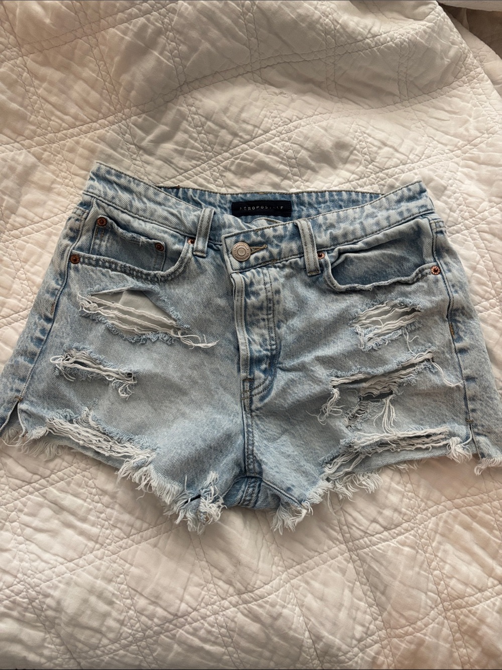 AERO Aeropostale Mom Short Size 2 Light Wash Distressed Button Fly Jean Shorts